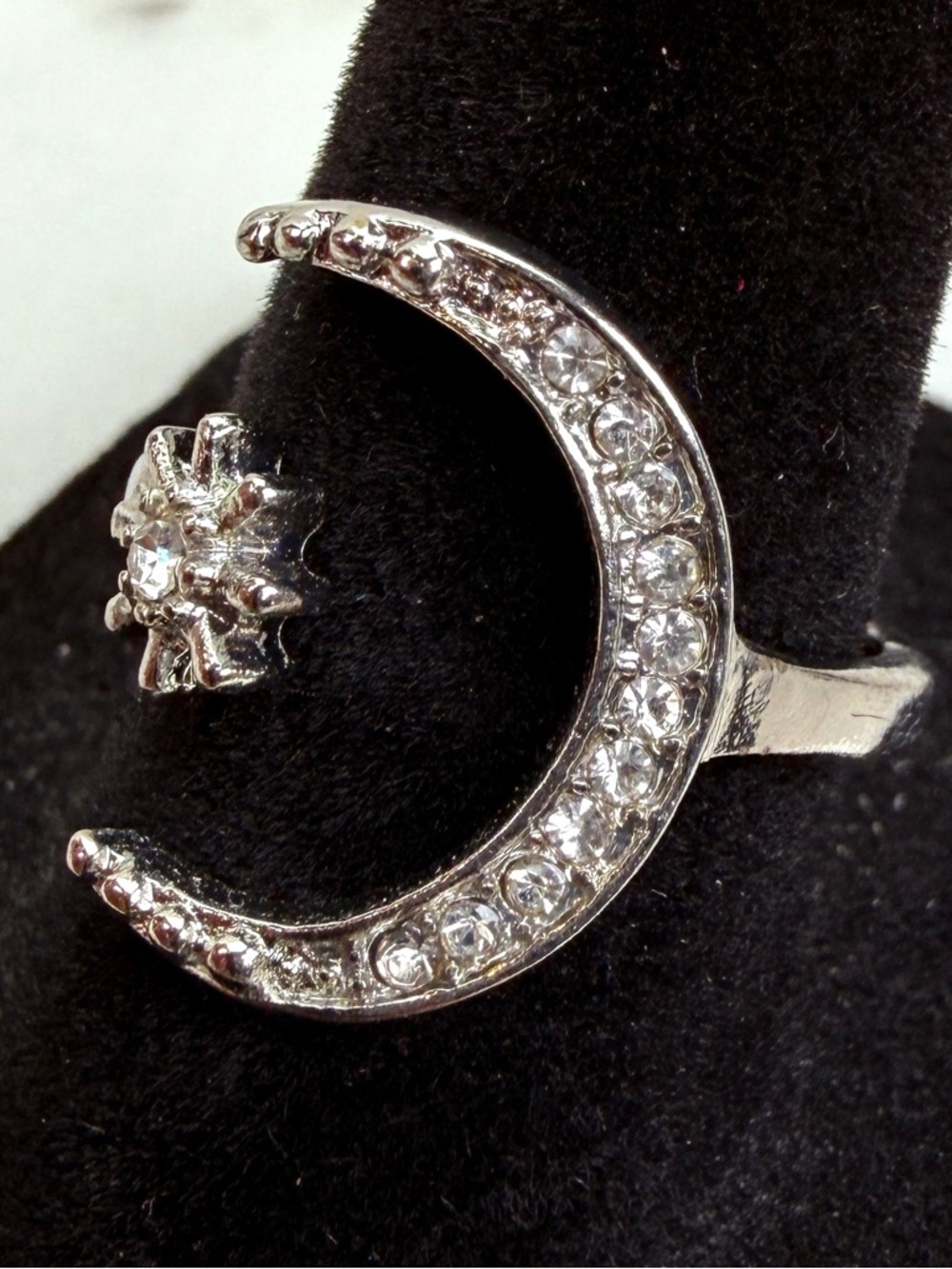 Silvertone size 7 1/2 Horseshoe and Clover Ring